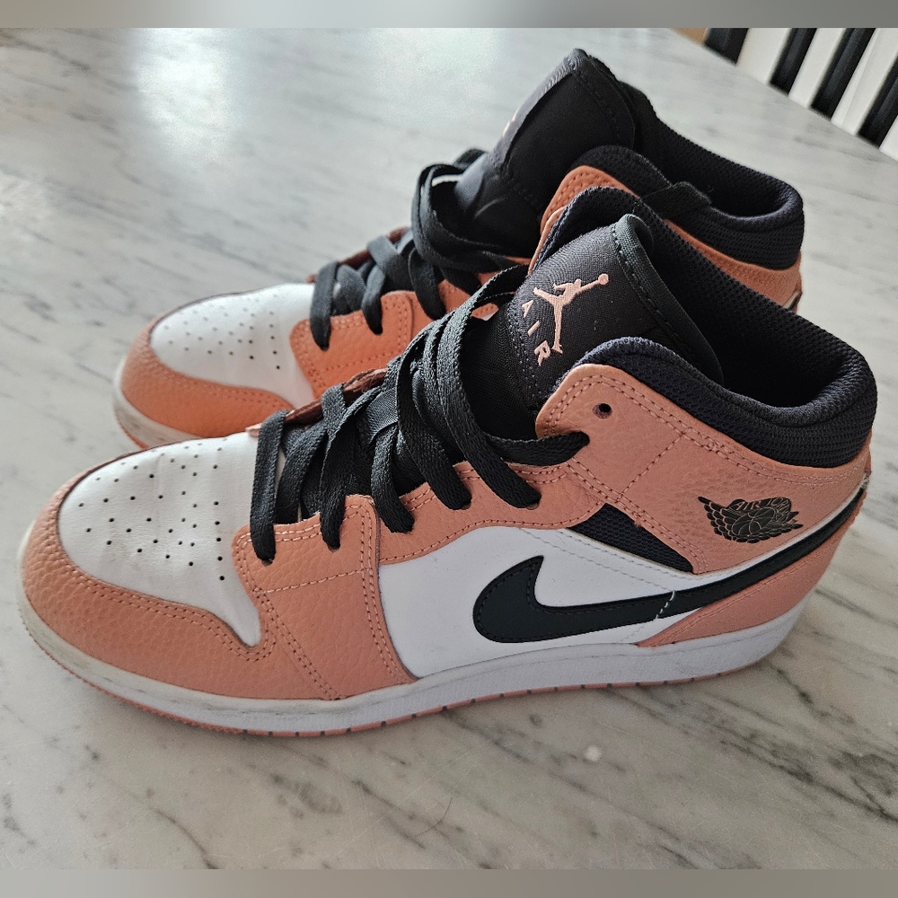 Nike Air Jordan 1 Mid‎ "Pink Quartz" Sz 6Y